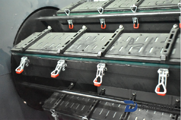 研磨拋光機在工業(yè)生產中作用關鍵，如何選合適型號？